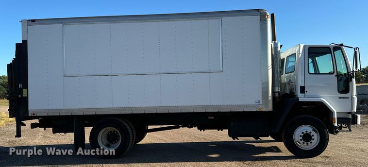image for item MV9199 2003 Freightliner FC70 box truck