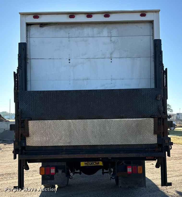 image for item MV9199 2003 Freightliner FC70 box truck