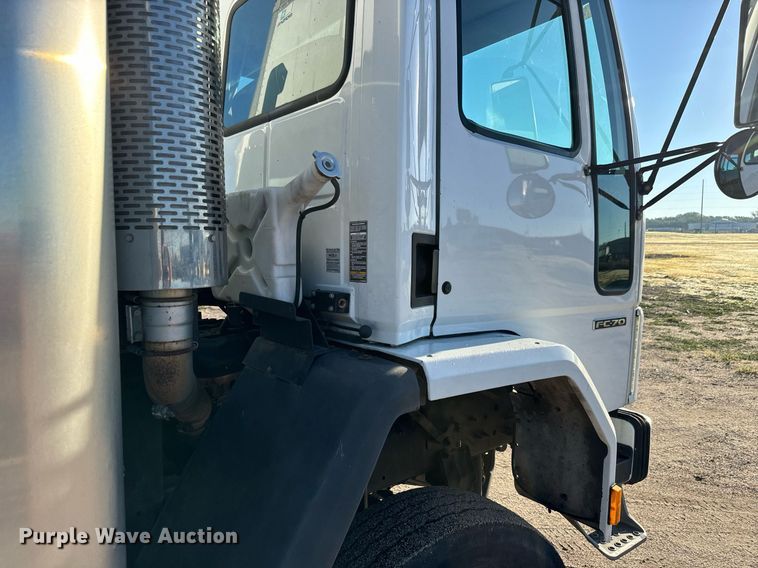 image for item MV9199 2003 Freightliner FC70 box truck