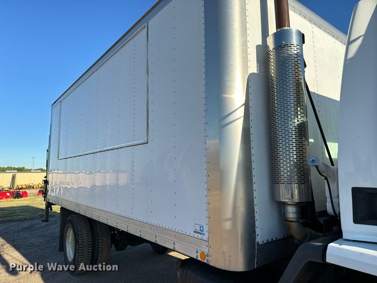 image for item MV9199 2003 Freightliner FC70 box truck