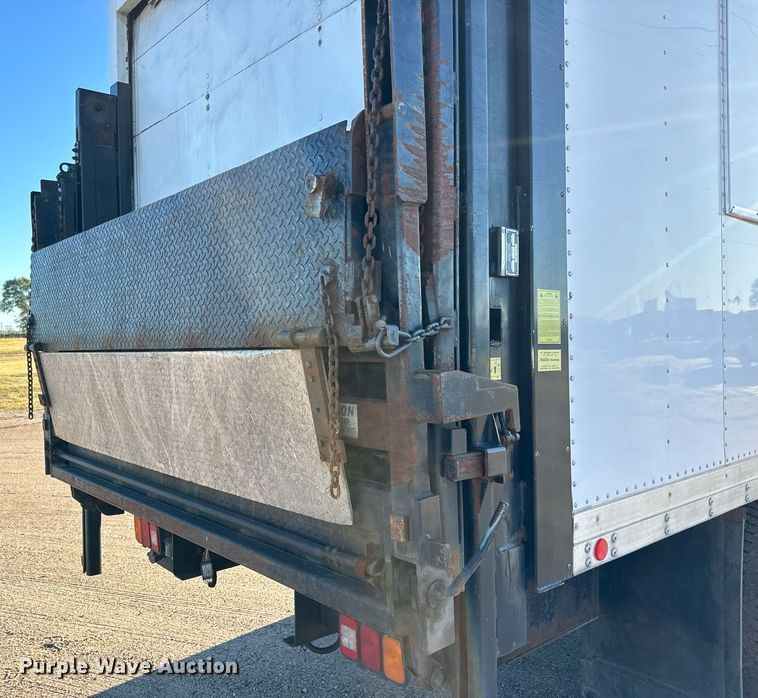 image for item MV9199 2003 Freightliner FC70 box truck