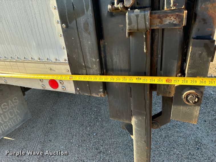 image for item MV9199 2003 Freightliner FC70 box truck