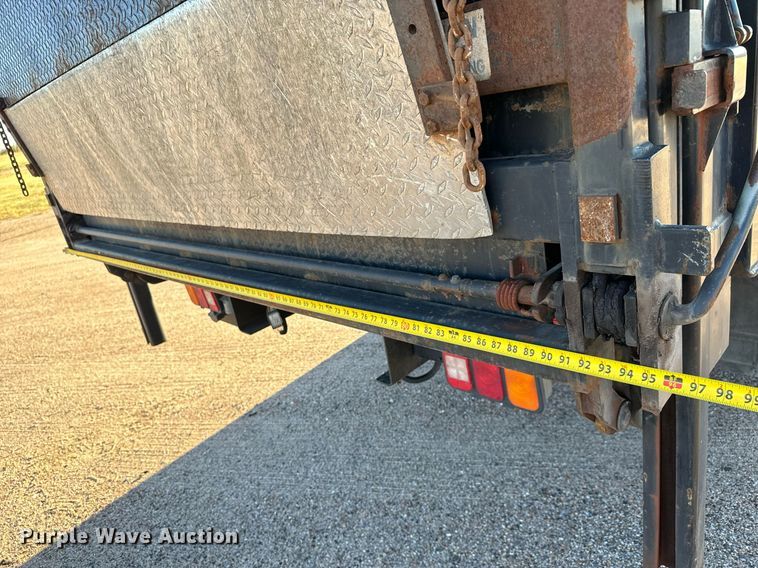 image for item MV9199 2003 Freightliner FC70 box truck