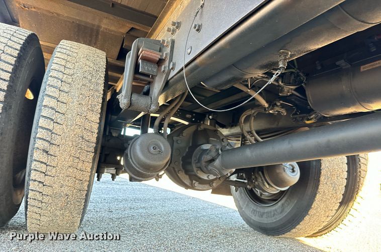 image for item MV9199 2003 Freightliner FC70 box truck