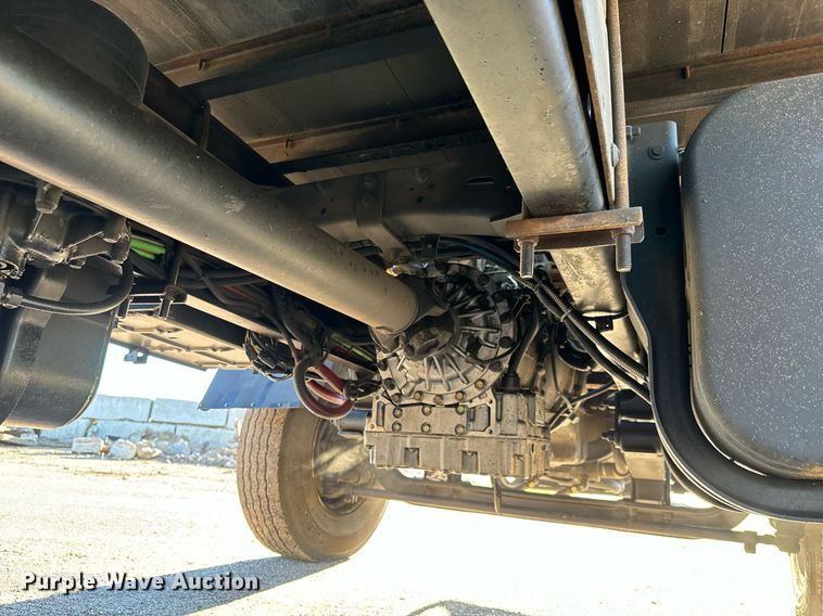 image for item MV9199 2003 Freightliner FC70 box truck