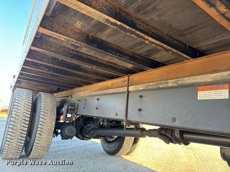 image for item MV9199 2003 Freightliner FC70 box truck