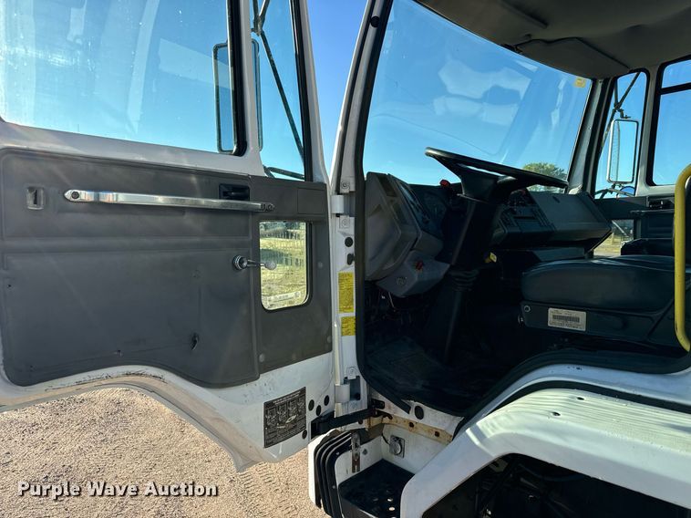 image for item MV9199 2003 Freightliner FC70 box truck