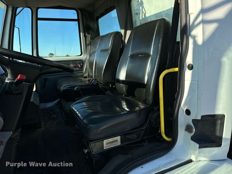 image for item MV9199 2003 Freightliner FC70 box truck