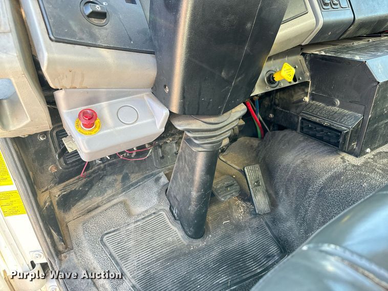 image for item MV9199 2003 Freightliner FC70 box truck