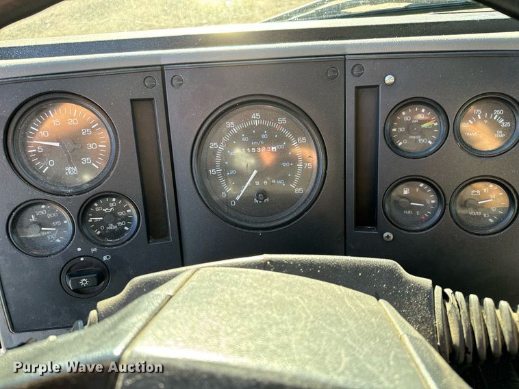 image for item MV9199 2003 Freightliner FC70 box truck