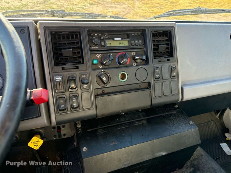 image for item MV9199 2003 Freightliner FC70 box truck