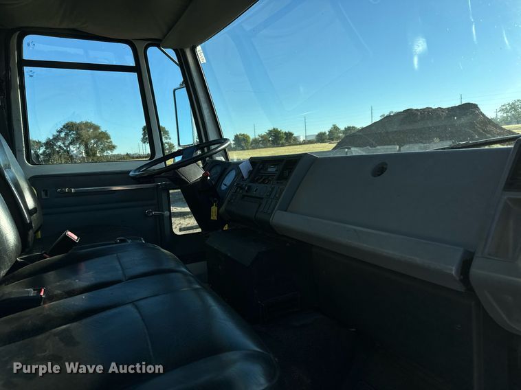 image for item MV9199 2003 Freightliner FC70 box truck