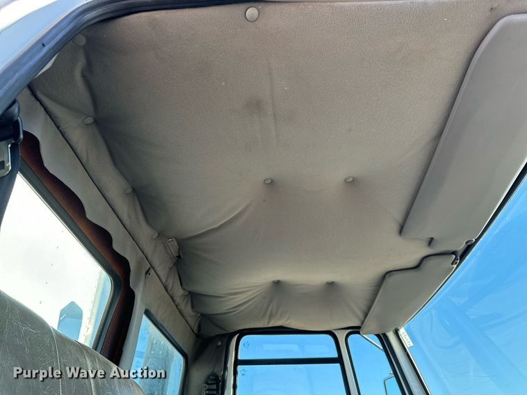 image for item MV9199 2003 Freightliner FC70 box truck