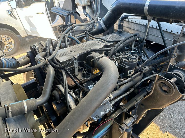 image for item MV9199 2003 Freightliner FC70 box truck