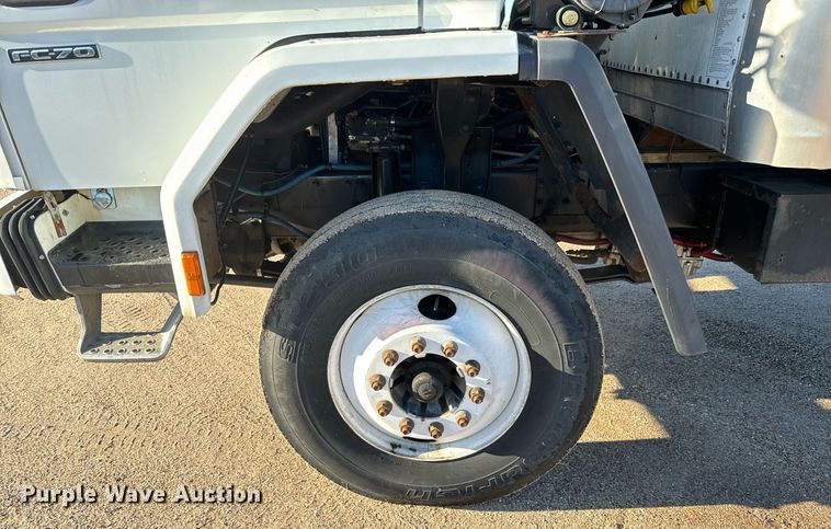 image for item MV9199 2003 Freightliner FC70 box truck