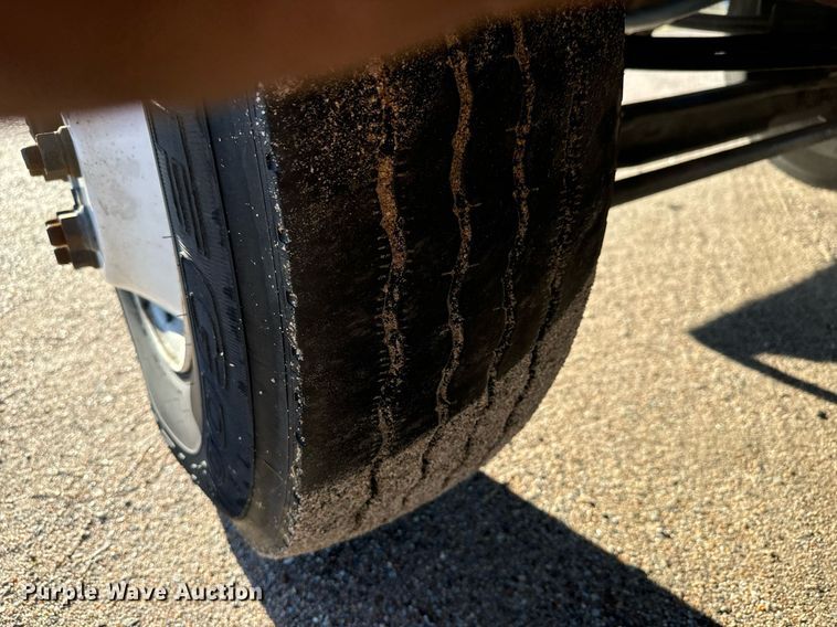 image for item MV9199 2003 Freightliner FC70 box truck