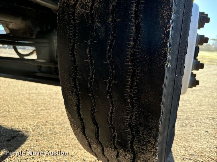 image for item MV9199 2003 Freightliner FC70 box truck