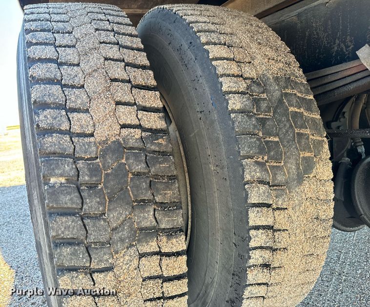 image for item MV9199 2003 Freightliner FC70 box truck