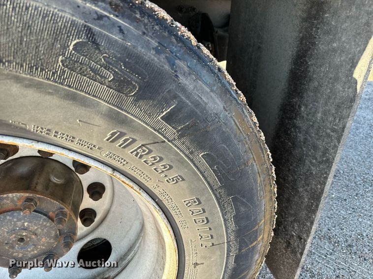 image for item MV9199 2003 Freightliner FC70 box truck