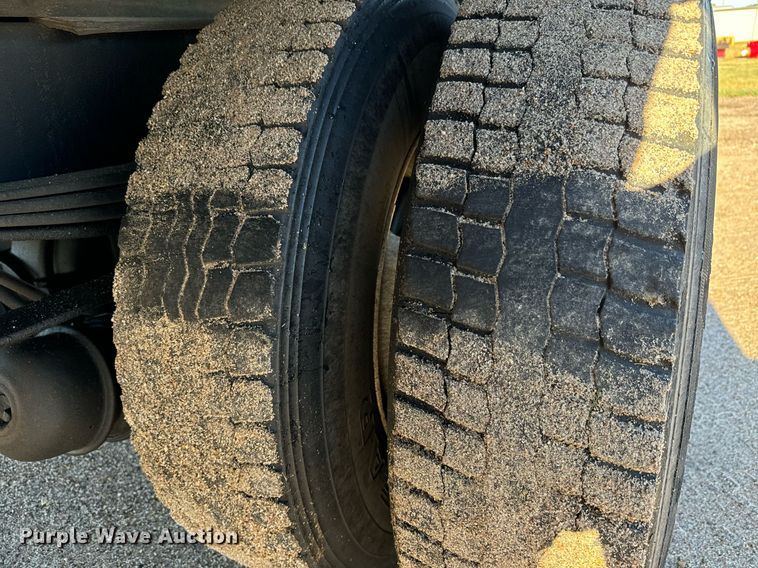 image for item MV9199 2003 Freightliner FC70 box truck