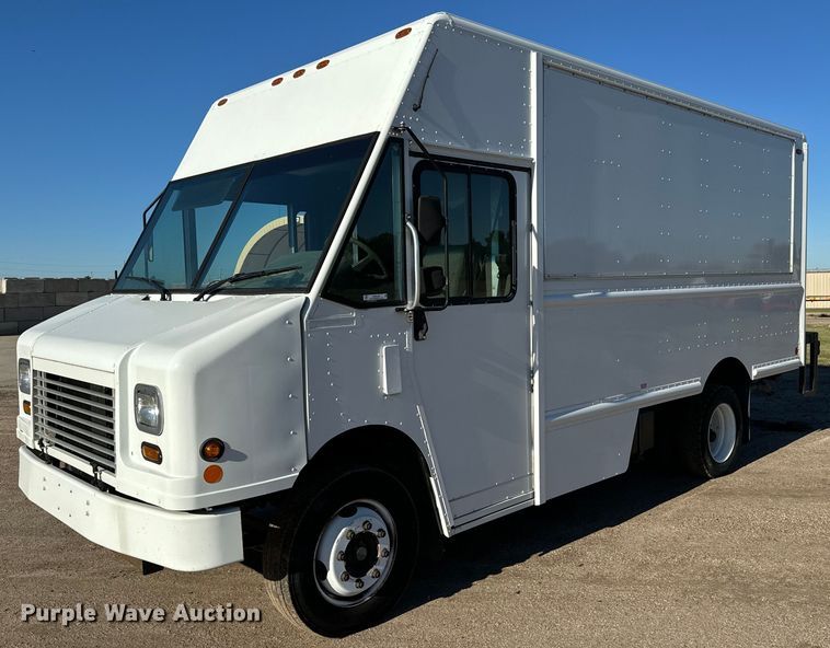 image for item MV9200 2007 Freightliner MT55 delivery truck