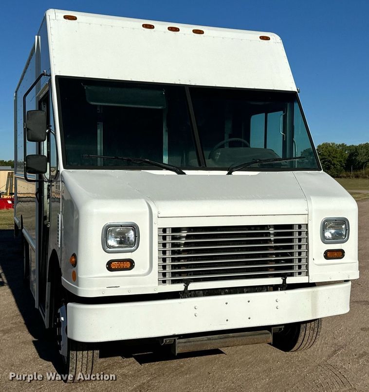 image for item MV9200 2007 Freightliner MT55 delivery truck