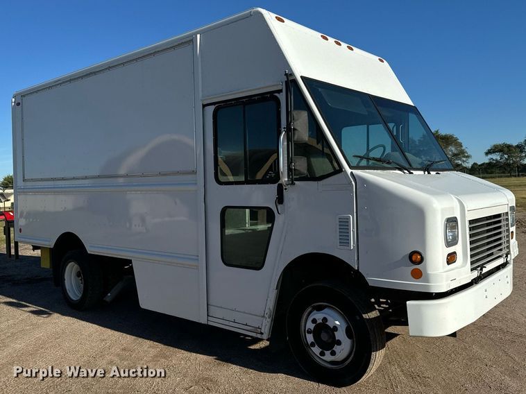 image for item MV9200 2007 Freightliner MT55 delivery truck