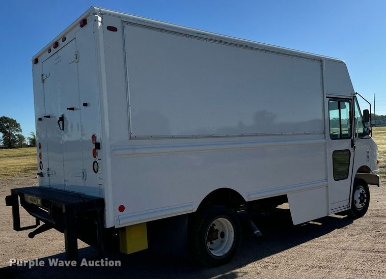 image for item MV9200 2007 Freightliner MT55 delivery truck