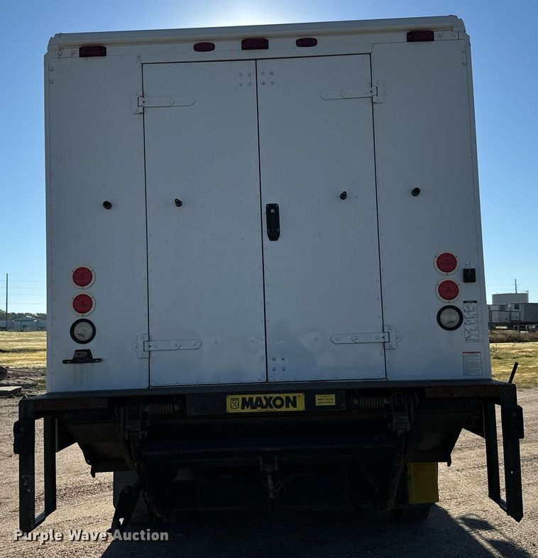 image for item MV9200 2007 Freightliner MT55 delivery truck