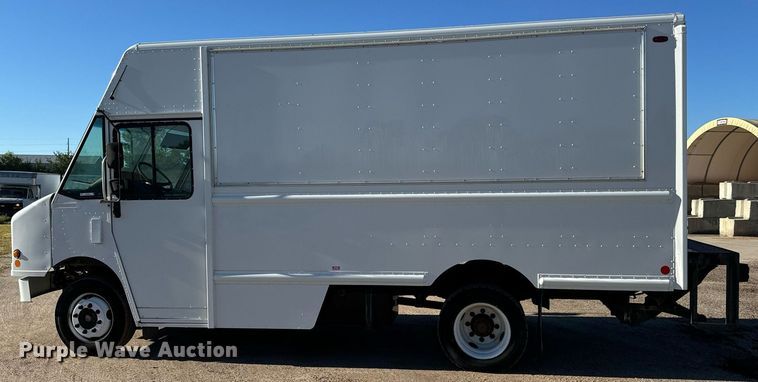 image for item MV9200 2007 Freightliner MT55 delivery truck