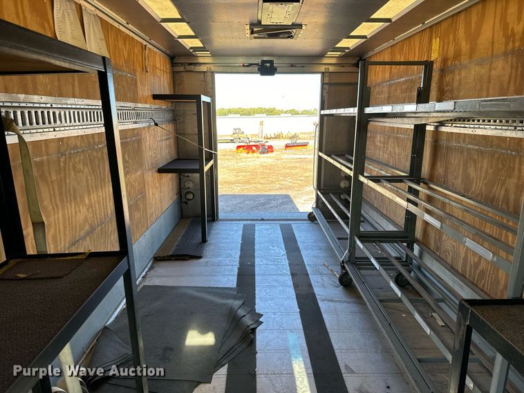 image for item MV9200 2007 Freightliner MT55 delivery truck