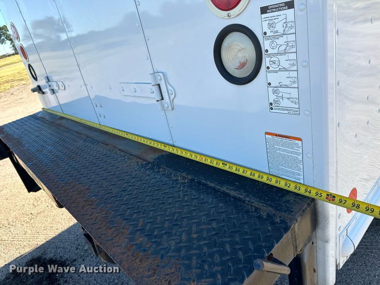 image for item MV9200 2007 Freightliner MT55 delivery truck