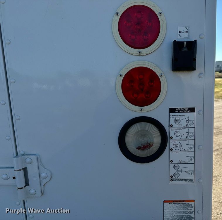 image for item MV9200 2007 Freightliner MT55 delivery truck