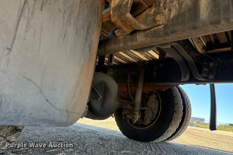 image for item MV9200 2007 Freightliner MT55 delivery truck