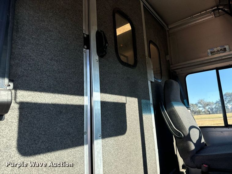 image for item MV9200 2007 Freightliner MT55 delivery truck