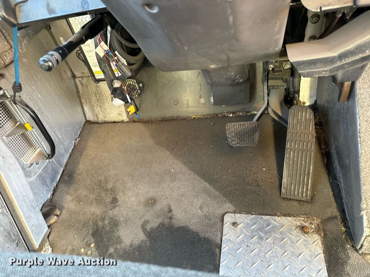 image for item MV9200 2007 Freightliner MT55 delivery truck