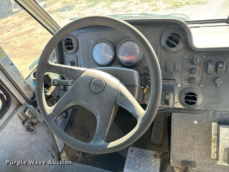 image for item MV9200 2007 Freightliner MT55 delivery truck