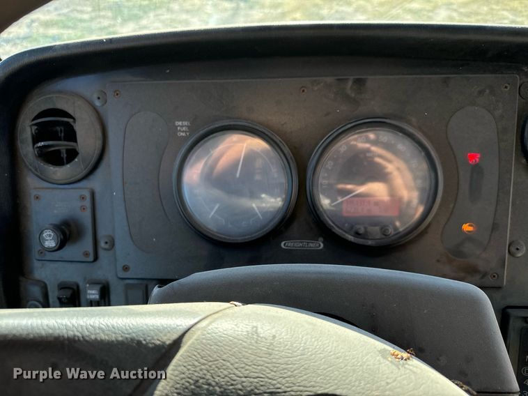 image for item MV9200 2007 Freightliner MT55 delivery truck