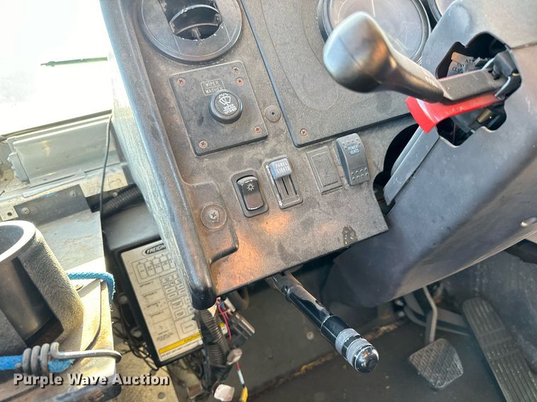 image for item MV9200 2007 Freightliner MT55 delivery truck