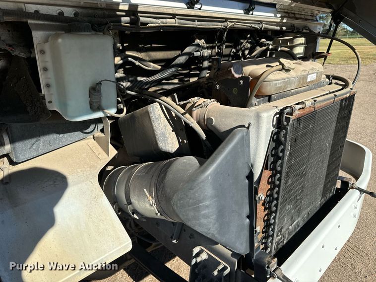 image for item MV9200 2007 Freightliner MT55 delivery truck