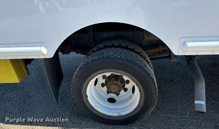 image for item MV9200 2007 Freightliner MT55 delivery truck