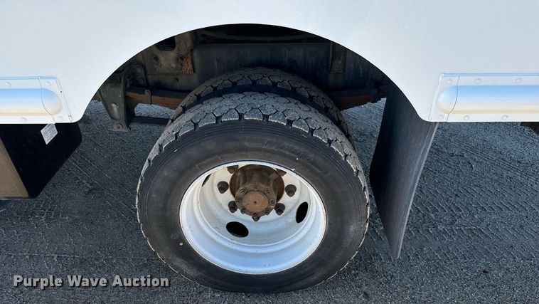 image for item MV9200 2007 Freightliner MT55 delivery truck