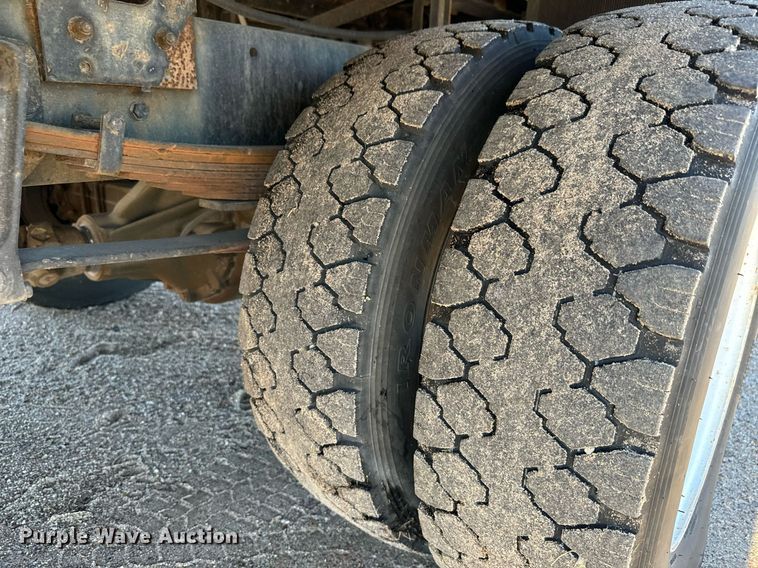 image for item MV9200 2007 Freightliner MT55 delivery truck