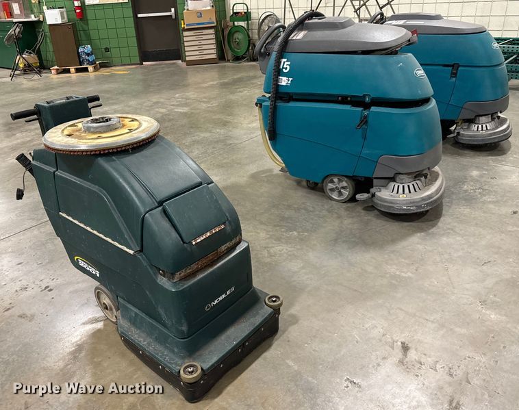 image for item MV9210 (3) Tenant floor scrubbers