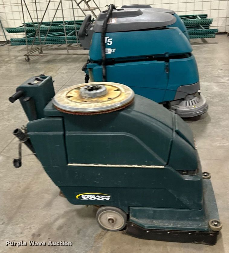 image for item MV9210 (3) Tenant floor scrubbers