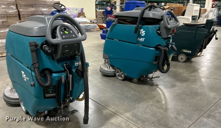 image for item MV9210 (3) Tenant floor scrubbers