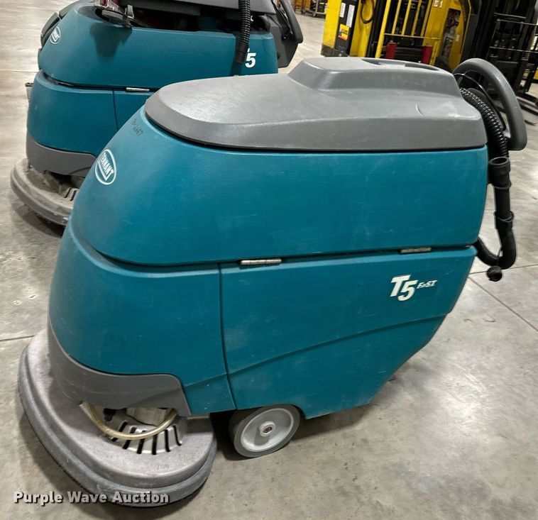 image for item MV9210 (3) Tenant floor scrubbers