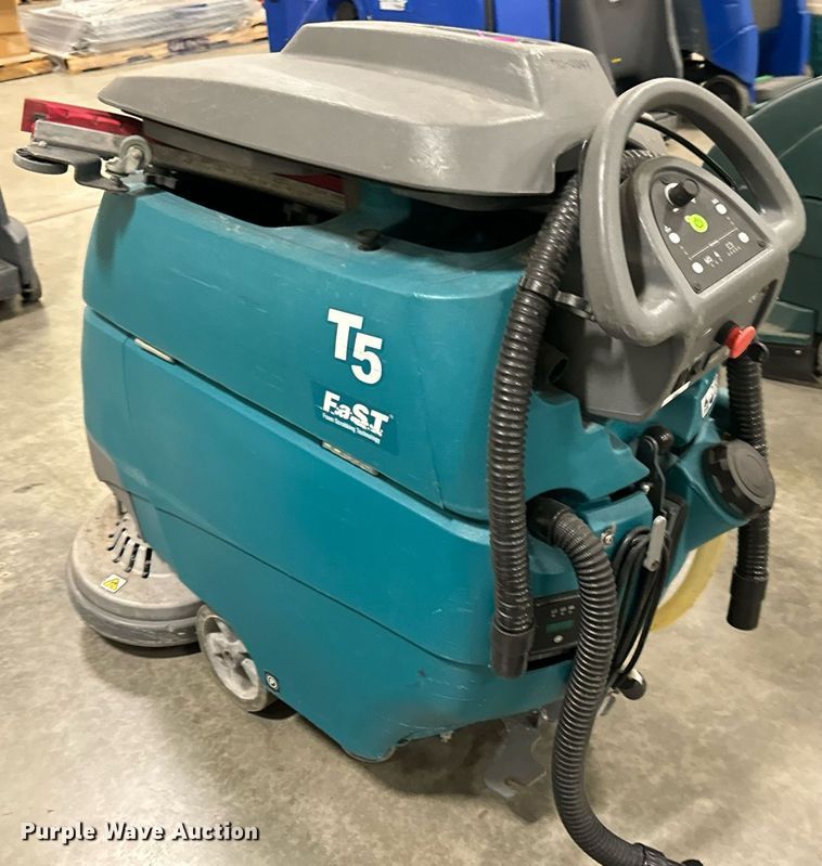 image for item MV9210 (3) Tenant floor scrubbers