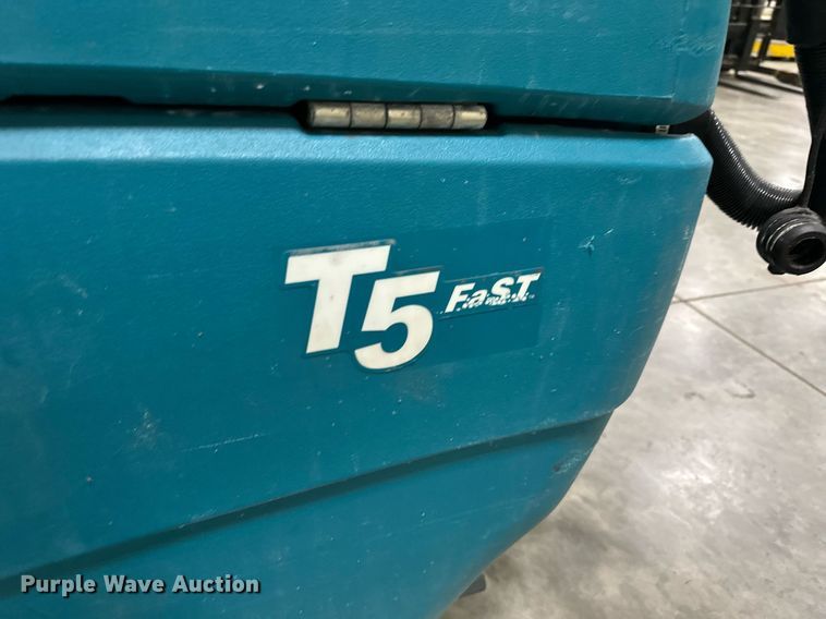 image for item MV9210 (3) Tenant floor scrubbers