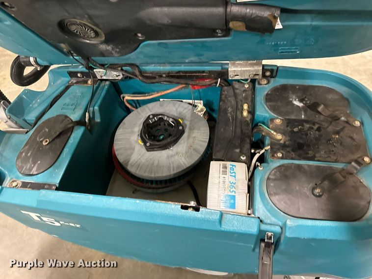 image for item MV9210 (3) Tenant floor scrubbers